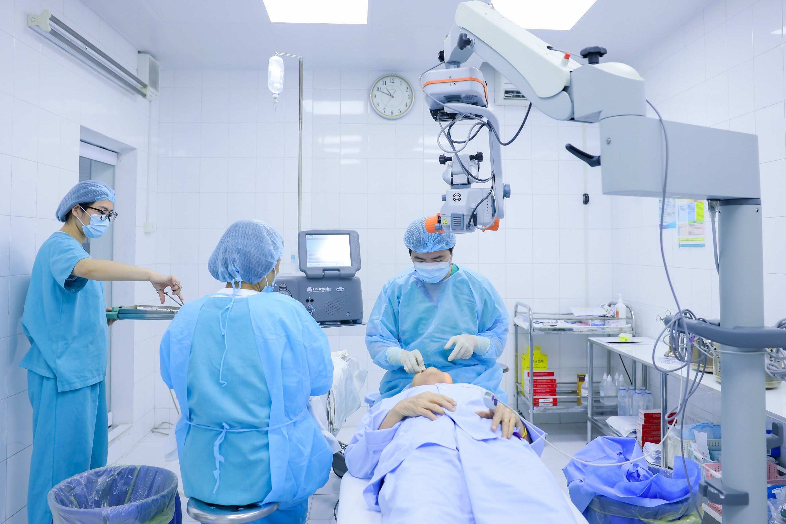 thuy-tinh-the-da-tieu-lentis:-tu-khong-tin-den-bi-thuyet-phuc