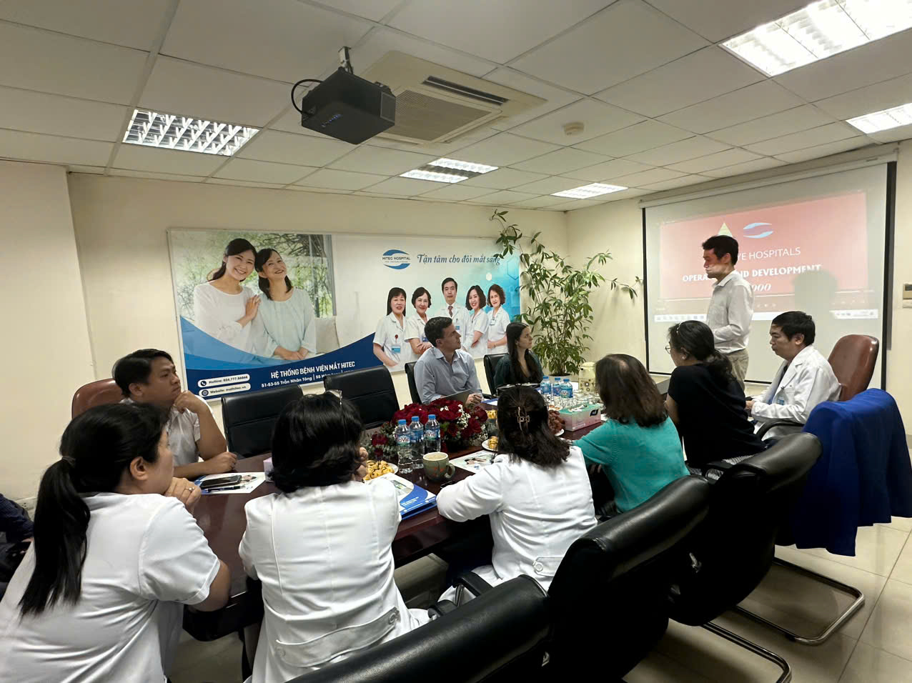 mat-hitec-giao-luu-hop-tac-phat-trien-cung-chuyen-gia-nhan-khoa-quoc-te