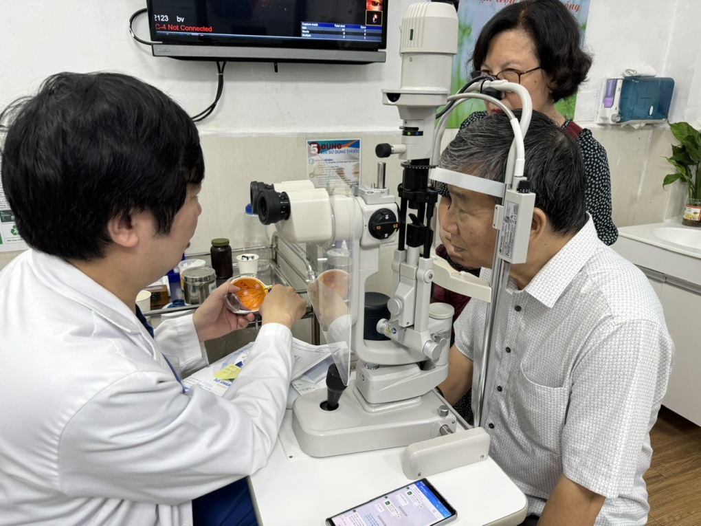 dieu-chinh-tam-nhin-cho-nguoi-mo-duc-thuy-tinh-the